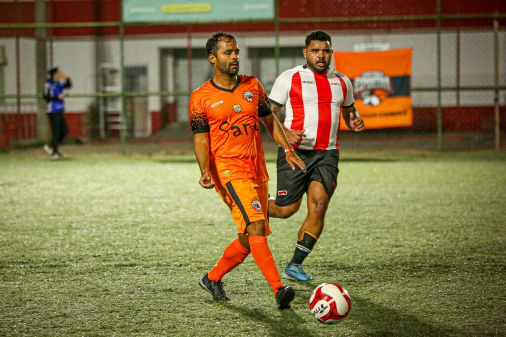 Diego da ESPN acompanha de perto Conrado da Sintonia Esportiva na vitória da atual campeã por 4x2.