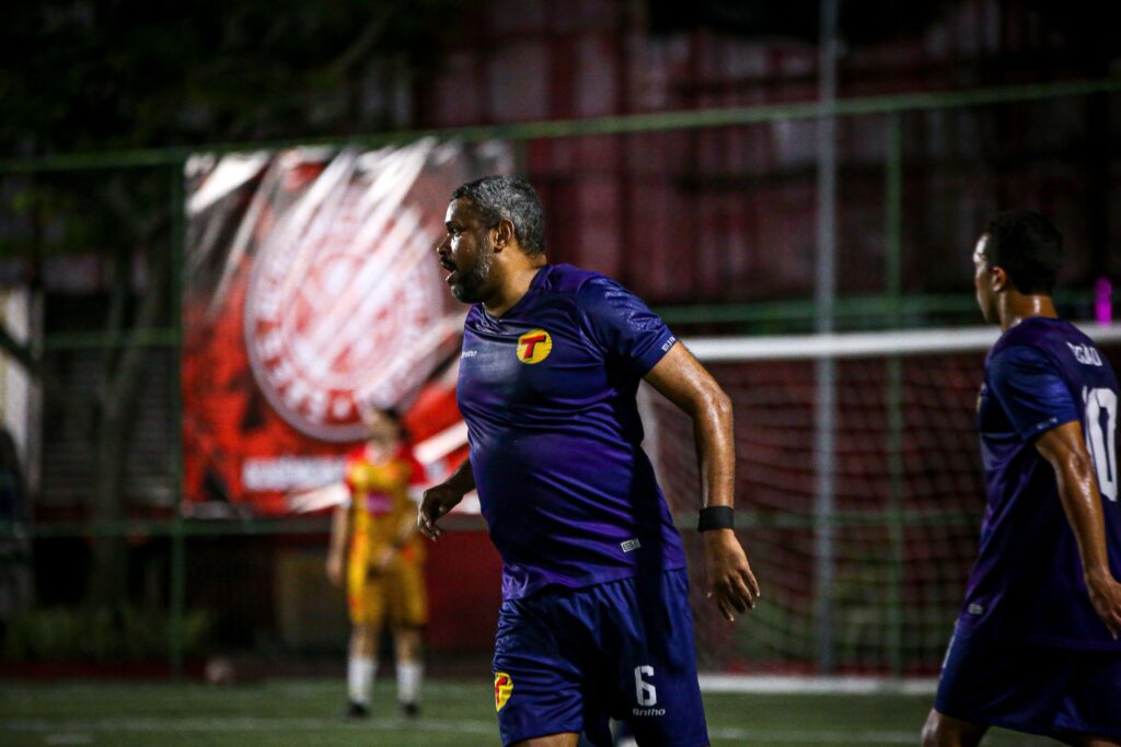 Fabiano Bandeira da Transamérica comemora seu gol na vitória por 3 a 0 diante da Rádio Tupi